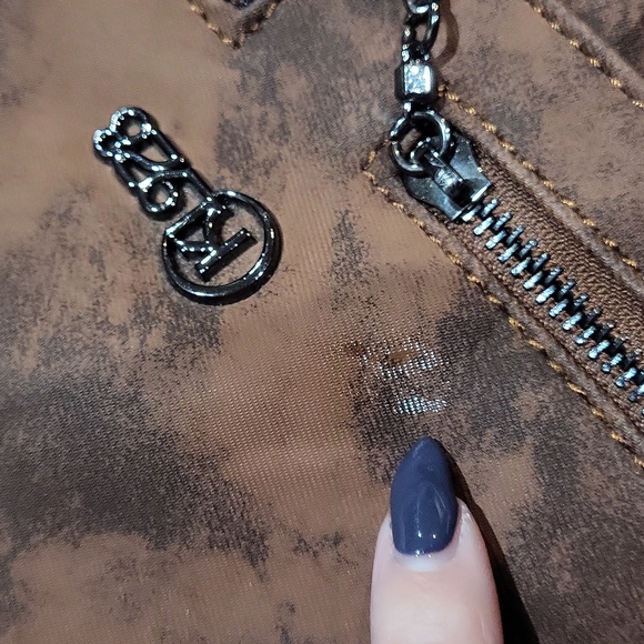 KL928 Crossbody Bag - Picture 16 of 16